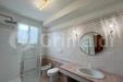 Appartamento in affitto arredato a Padova - 05, Bagno elegante con accenti dorati copia.png