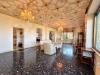 Villa in vendita da ristrutturare a Marino - 08, Salone vintage elegante con lampadari di cristallo