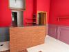 Negozio in affitto a Portici - 07, Interno bar con pareti rosse e bancone piastrellat