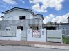 Villa in vendita con box doppio in larghezza a Foss - 04, Fronte con cartello.JPG