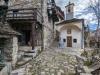 Casa indipendente in vendita con giardino a Montescheno in frazione valleggia - 05, Piazzetta sotto casa con chiesetta.jpg