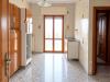 Appartamento in vendita con posto auto coperto a Pagani - 06, Cucina r�tro luminosa verso il balcone.png