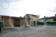 Casa indipendente in vendita con giardino a Manerbio in via piave 60 - 05, LE AUTORIMESSE VISTE DAL CORTILE