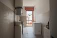 Appartamento in vendita a Piacenza - 08, Cucina moderna con vista balcone.png