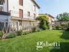 Villa in vendita con giardino a Gallarate - 02, esterno prato sistemato.jpg