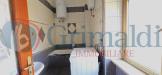 Appartamento in vendita da ristrutturare a Napoli - lungomare - 06, foto bagno napoli.jpg