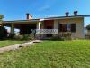 Villa in vendita con giardino a Castiglione delle Stiviere in viale croce rossa - 08, drone fronte casa