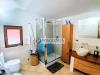 Casa indipendente in vendita con giardino a Carrara in via carriona di ravaccione - 09, bagno padronale
