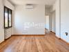 Appartamento bilocale in vendita ristrutturato a Firenze - 02, Interno moderno luminoso e vuoto.png