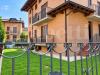 Villa in vendita a Modena - 03, Cortile residenziale in mattoni al sole.png
