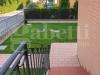 Villa in vendita a Modena - 06, Giardino residenziale con scale e siepi.png