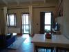 Appartamento bilocale in vendita ristrutturato a Bogogno in via montecchio - 04, ingresso con soggiorno e cucina a vista.jpeg