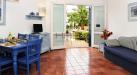Appartamento bilocale in vendita con giardino a Favignana - 03, villaggio-cala-la-luna-soggiorno-2.jpg