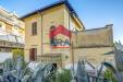 Villa in vendita con giardino a Roma in via monviso 9 - 08, Prospetto posteriore villino