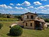 Casa indipendente in vendita con giardino a Todi in via di mezzo muro - 06, casale-le-olive-todi-umbria-esterno-campo-girasoli