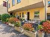 Villa in vendita con terrazzo a Todi in via del broglino - 06, villa-rosy-todi-umbria-ingresso-corte-fioriere-sal