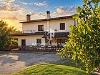 Villa in vendita con giardino a Todi in frazione san damiano - 02, villa-dei-tramonti-todi-umbria-facciata-tramonto-v