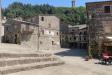 Appartamento in vendita da ristrutturare a Radicofani in via dei forni 25 - 04, 3 contesto.jpg