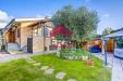Villa in vendita con giardino a Roma in via dobbiaco 34 - 02, Corte