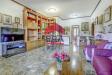 Appartamento in vendita a Roma in via amos cassioli 10 - 08, soggiorno vista cucina