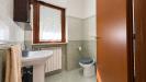 Appartamento in vendita con posto auto coperto a Fiuggi - 08, Bagno compatto luminoso e moderno.png
