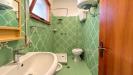Appartamento monolocale in vendita con posto auto scoperto a Fiuggi - 09, Bagno r�tro verde con doccia e sanitari vintage.pn