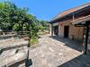 Villa in vendita con giardino a Mazzano Romano in di piazza fontana - 08, facciata