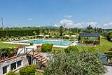 Casa indipendente in vendita con giardino a Lucca in via di montecarlo 59 - est - 06, piscina vista da 301.jpg