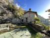 Casa indipendente in vendita con giardino a Gubbio - 03, esterno ovest con corte.jpeg
