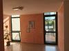 Appartamento monolocale in vendita con posto auto scoperto a Valeggio sul Mincio - 03, ingresso palazzina.jpg