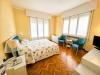Appartamento in vendita ristrutturato a Rapallo - 05, Camera da letto luminosa con arredi turchesi