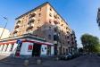 Appartamento in vendita da ristrutturare a Milano in via flavio ando' 4 - 03, Edificio all'aperto