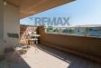 Appartamento bilocale in vendita con box a Caronno Pertusella in via pola 77 - 09, Balcone
