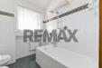 Appartamento in vendita con box a Rho in via alcide de gasperi 81 - 10, Bagno