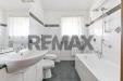 Appartamento in vendita con box a Rho in via alcide de gasperi 81 - 09, Bagno