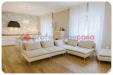 Appartamento in vendita ristrutturato a Livorno - 03, 03- Salone con Cucina a vista.jpg