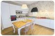 Appartamento in vendita ristrutturato a Livorno - 06, 06- Salone con Cucina a vista.jpg