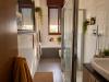 Appartamento in vendita con posto auto coperto a Milano - 04, Bagno stretto in stile scandinavo.png