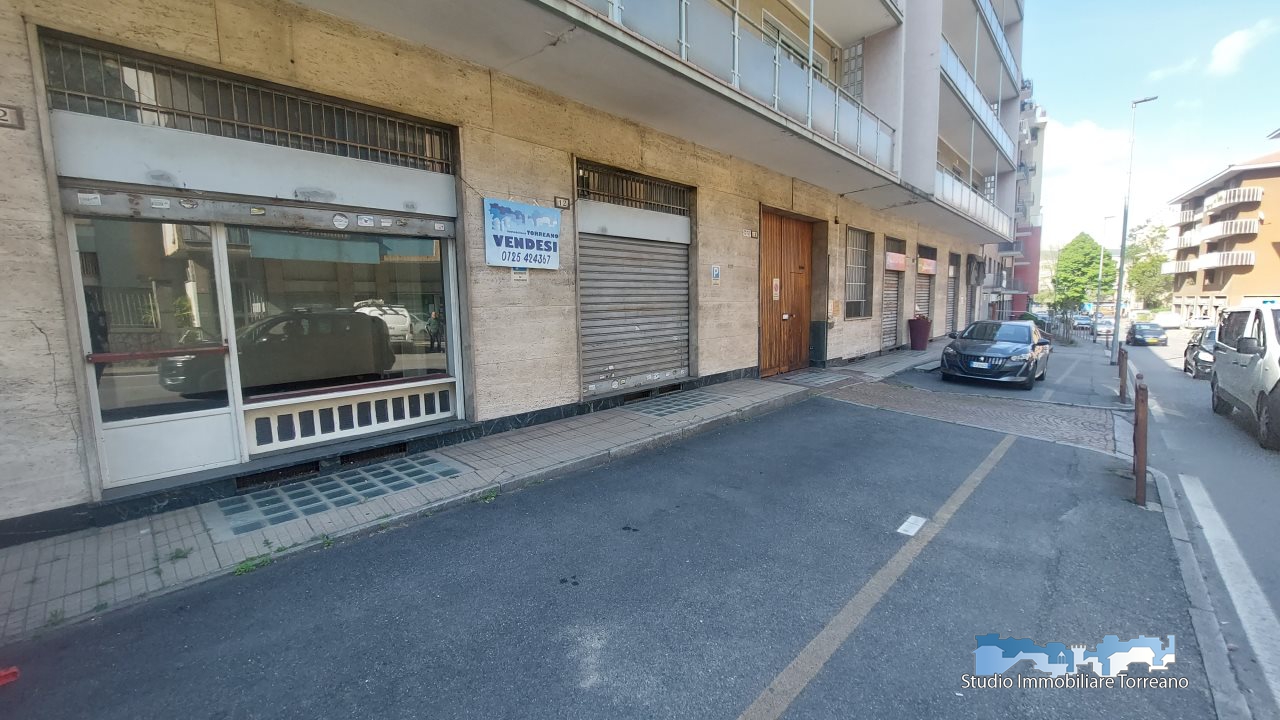 Locale commerciale in vendita a Ivrea