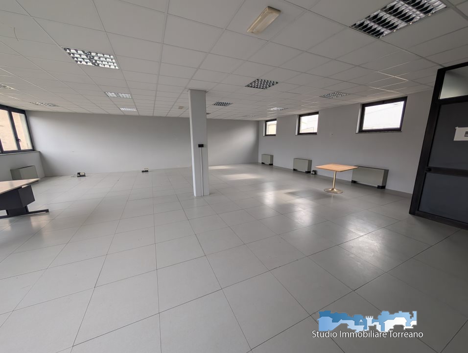 Ufficio in affitto a Ivrea