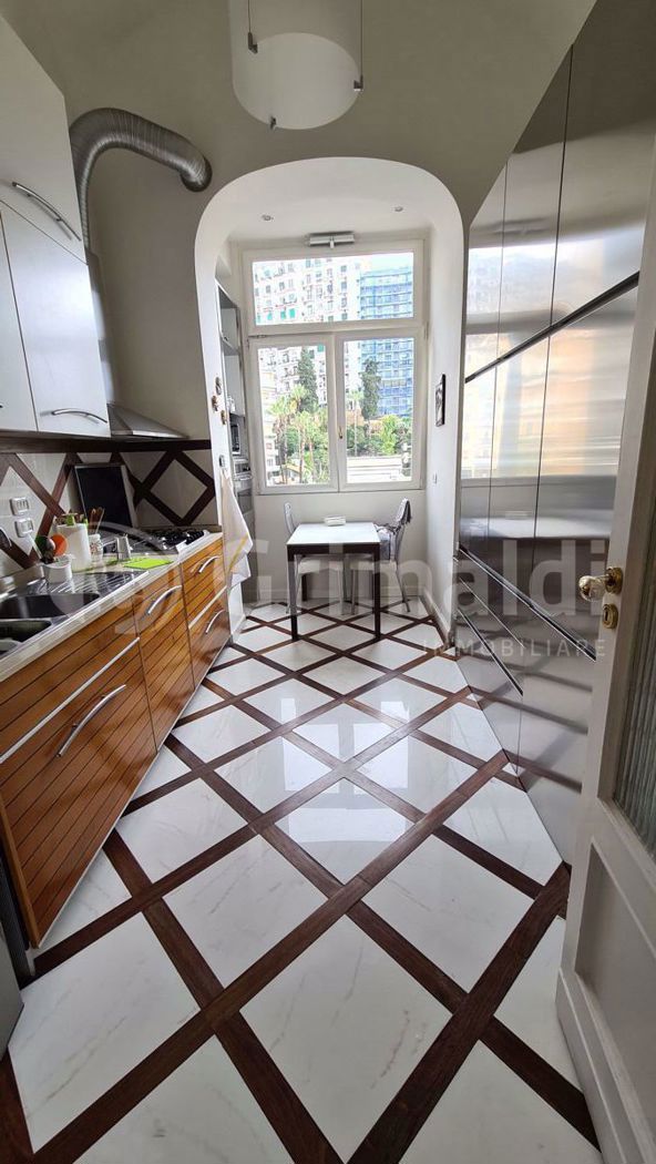 Appartamento in vendita a Napoli