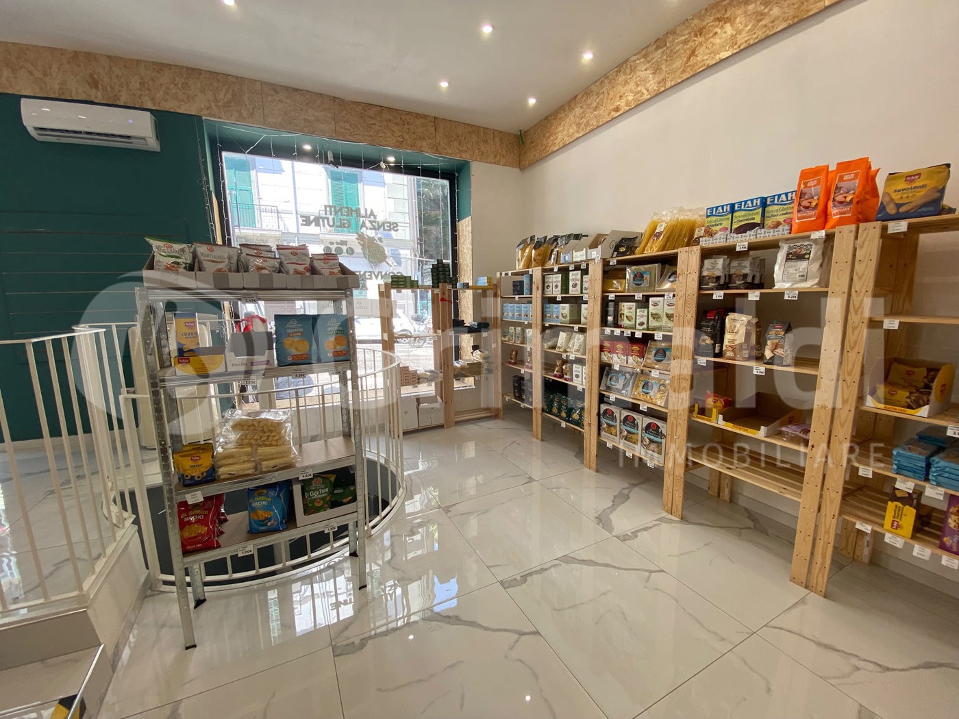 Negozio in affitto a Napoli