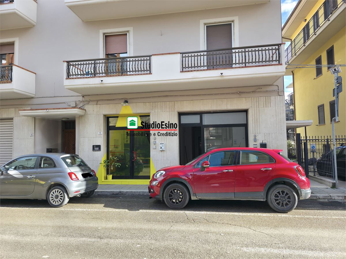 Locale commerciale in affitto, San Benedetto del Tronto porto d'ascoli