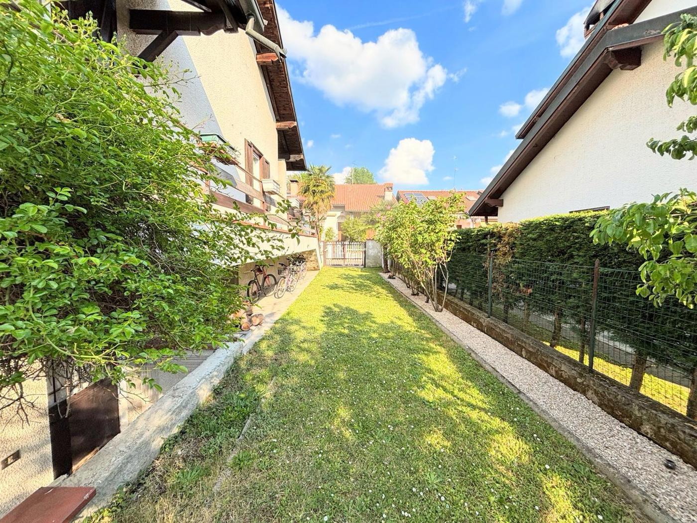 Villa con giardino a Santo Stefano Ticino