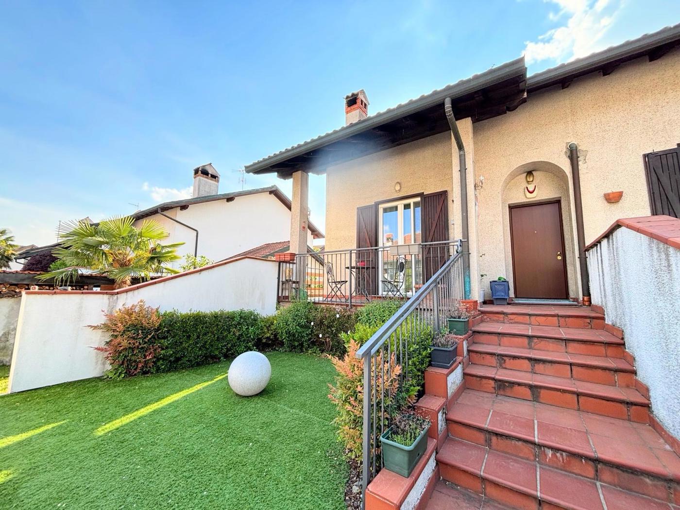 Villa con giardino a Santo Stefano Ticino