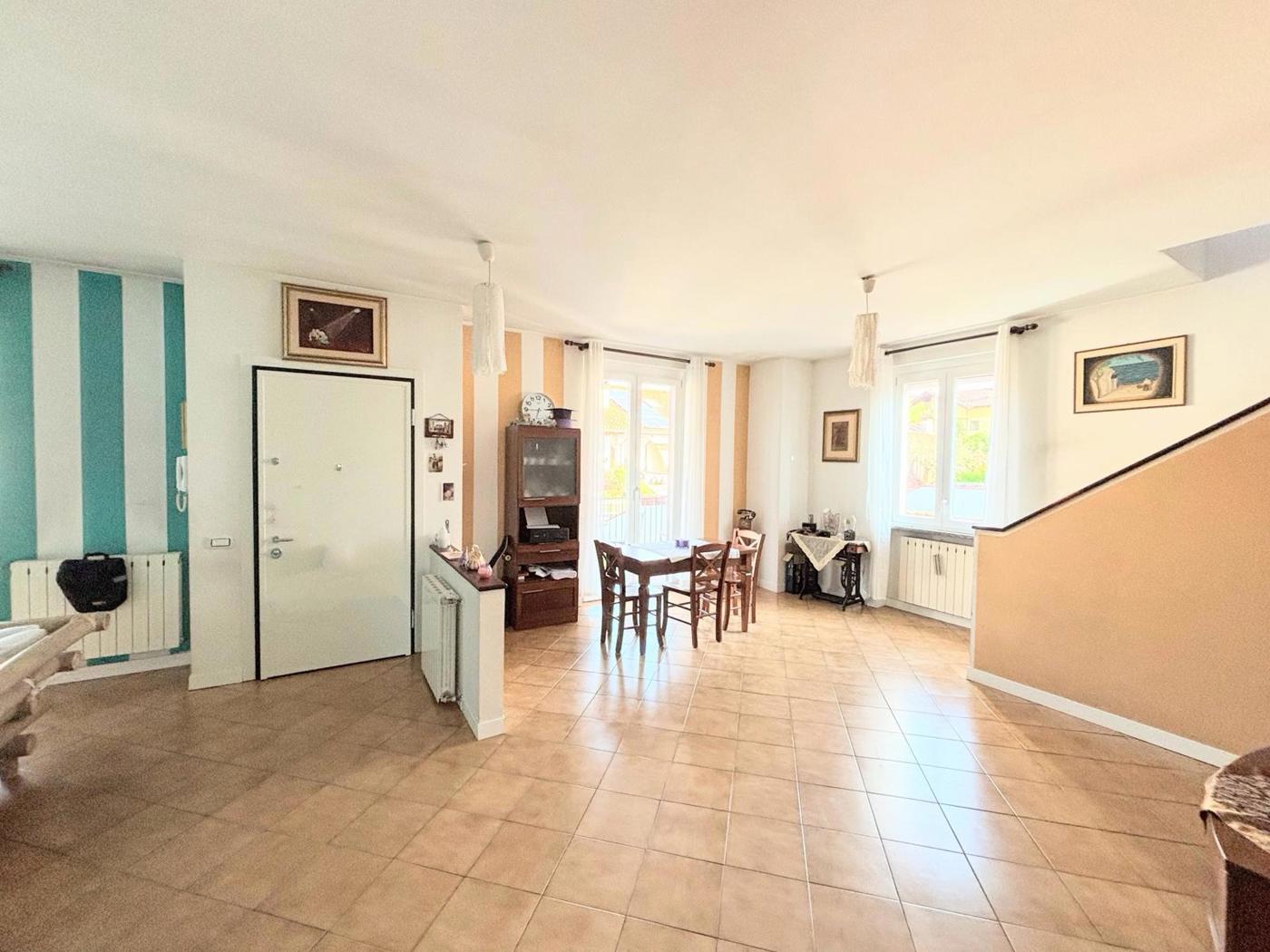 Villa con giardino a Santo Stefano Ticino