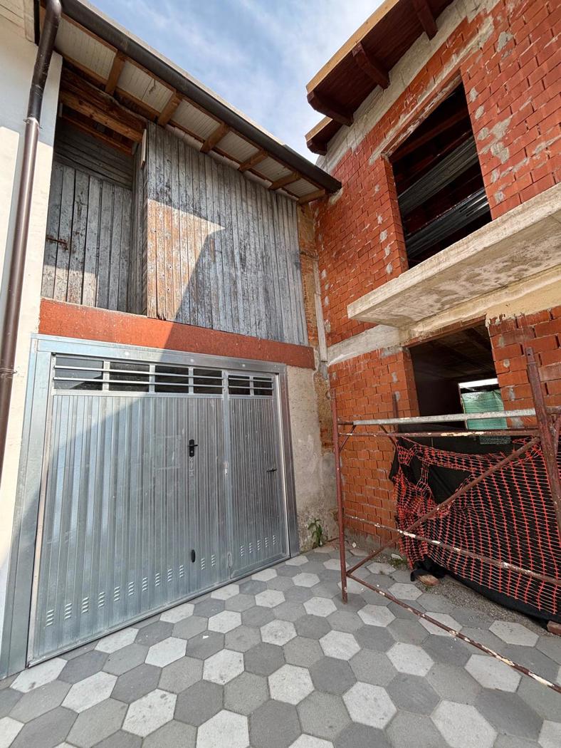 Box/Garage 33mq in vendita a Corbetta