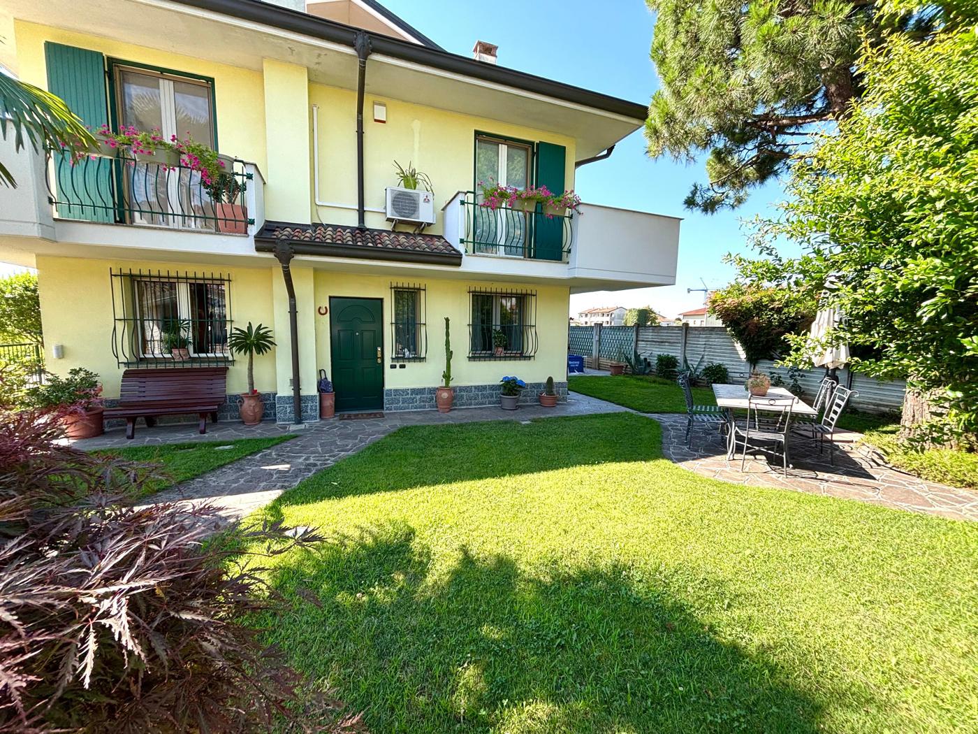 Villa con giardino a Sedriano