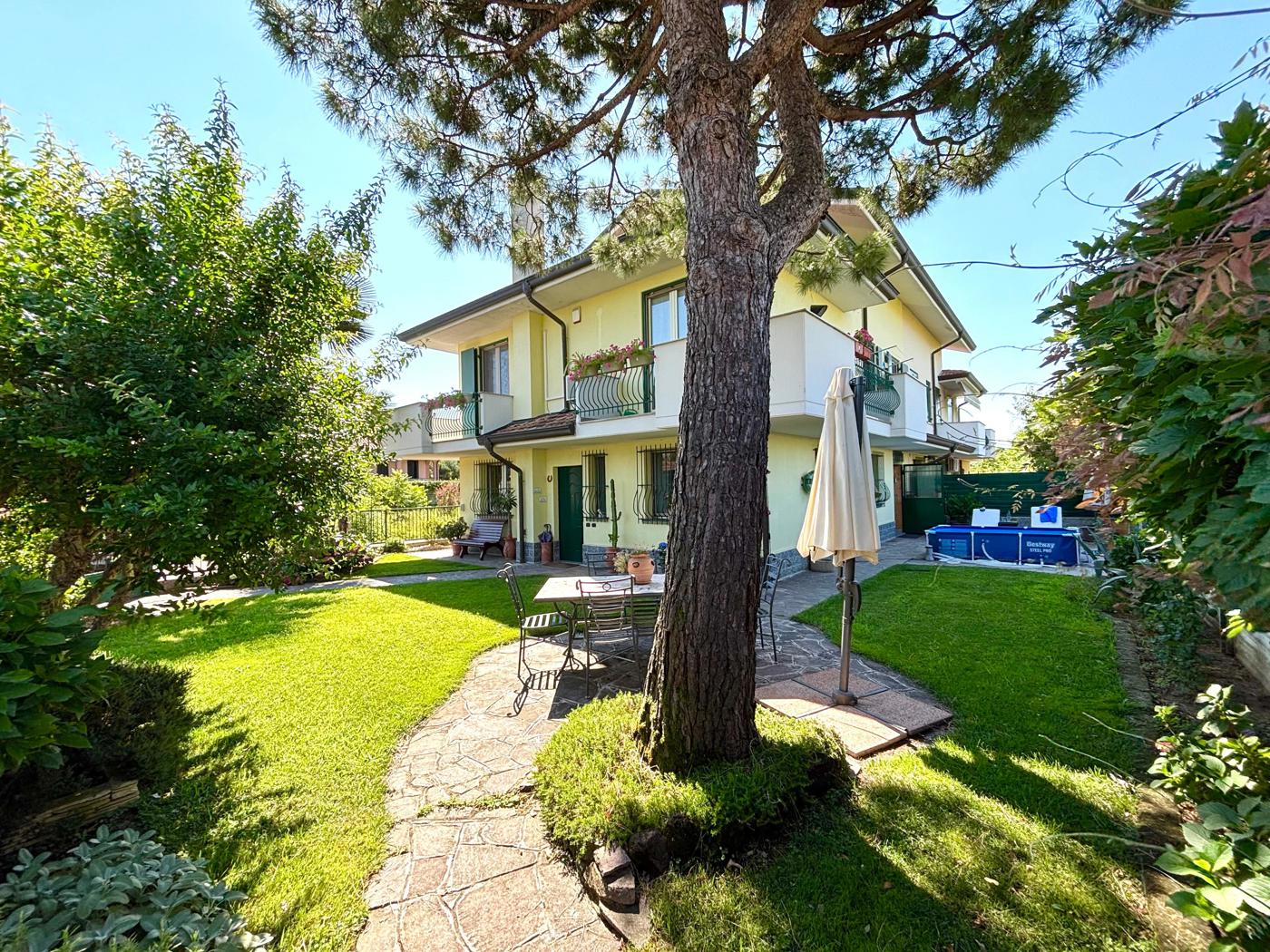 Villa con giardino a Sedriano