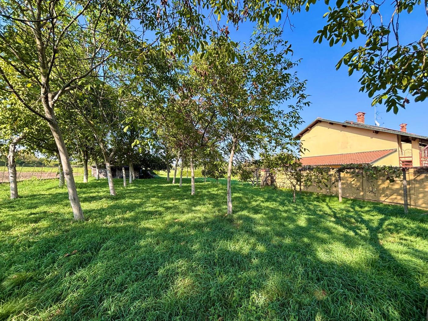 Villa Bifamiliare con giardino a Corbetta